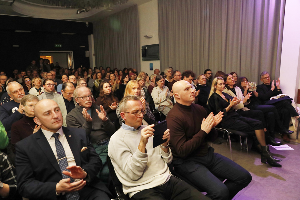 „Koncert pamięci Przemysława Gintrowskiego. Siedem grzechów głównych” – Warszawa, 18 grudnia 2025. Fot. Piotr Życieński (IPN)