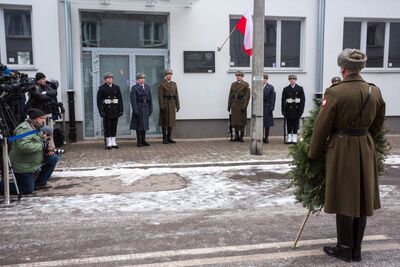 Uroczystości przy ulicy Strzeleckiej, gdzie mieściła się dawna siedziba NKWD/WUBP. Fot. Sławomir Kasper (IPN)