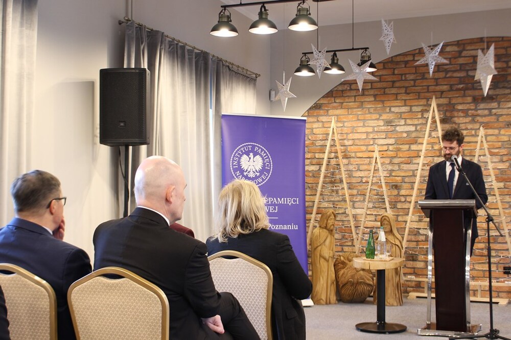 Uroczystość odsłonięcia tablicy upamiętniającej Stanisława i Karolinę Kaszyńskich – Brudzew, 22 grudnia 2025. Fot. Marta Sankiewicz (IPN)