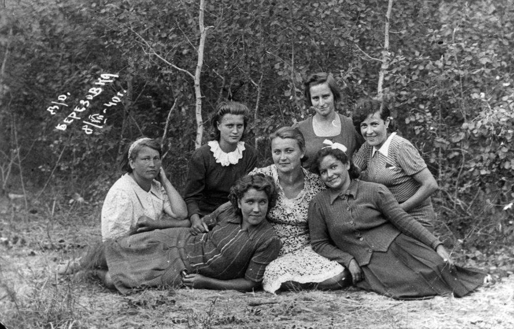 Polacy deportowani do miejscowości Bieriezowka (Kazachstan). Fot. AIPN