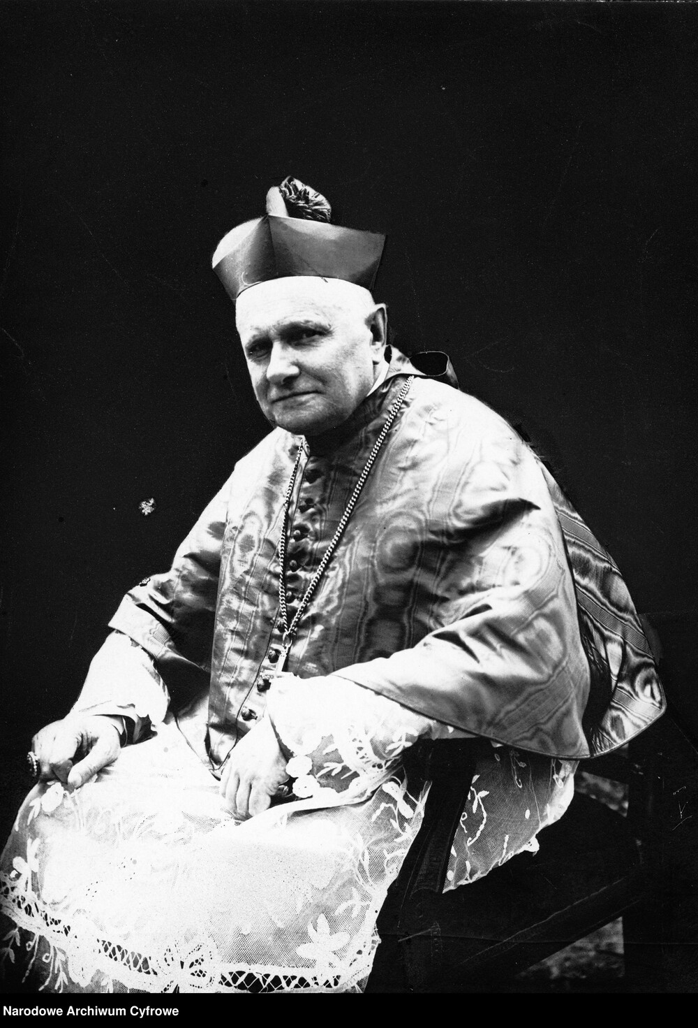 Antoni Nowowiejski - biskup płocki. Fotografia portretowa. Fot. NAC