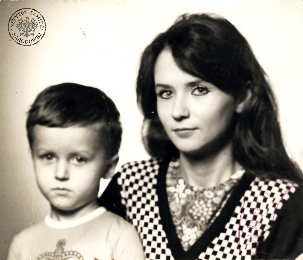 Alina Pienkowska z synem Sebastianem – fotografia pochodzi z przechowywanych w Archiwum IPN