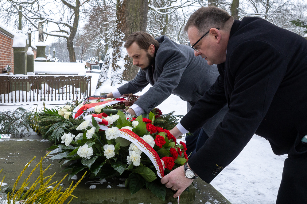 Uczciliśmy pamięć Wojciecha Ziembińskiego – odznaczonego nagrodą Kustosz Pamięci Narodowej – Warszawa, 13 stycznia 2026. Na zdj. od lewej zastępca dyrektora Biura Prezesa IPN Adam Stefan Lewandowski, doradca Prezydenta RP Jan Józef Kasprzyk. Fot. Sławek Kasper (IPN)