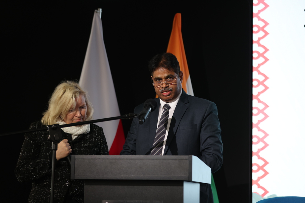 Dyskusja o albumie „Z »nieludzkiej ziemi« do krainy maharadżów. Polscy uchodźcy z ZSRS w Indiach 1942–1948”. Na zdj. chargé d'affaires Ambasady Indii w Polsce, minister Mohan Lal – Warszawa, 21 stycznia 2026. Fot. Katarzyna Adamów (IPN)