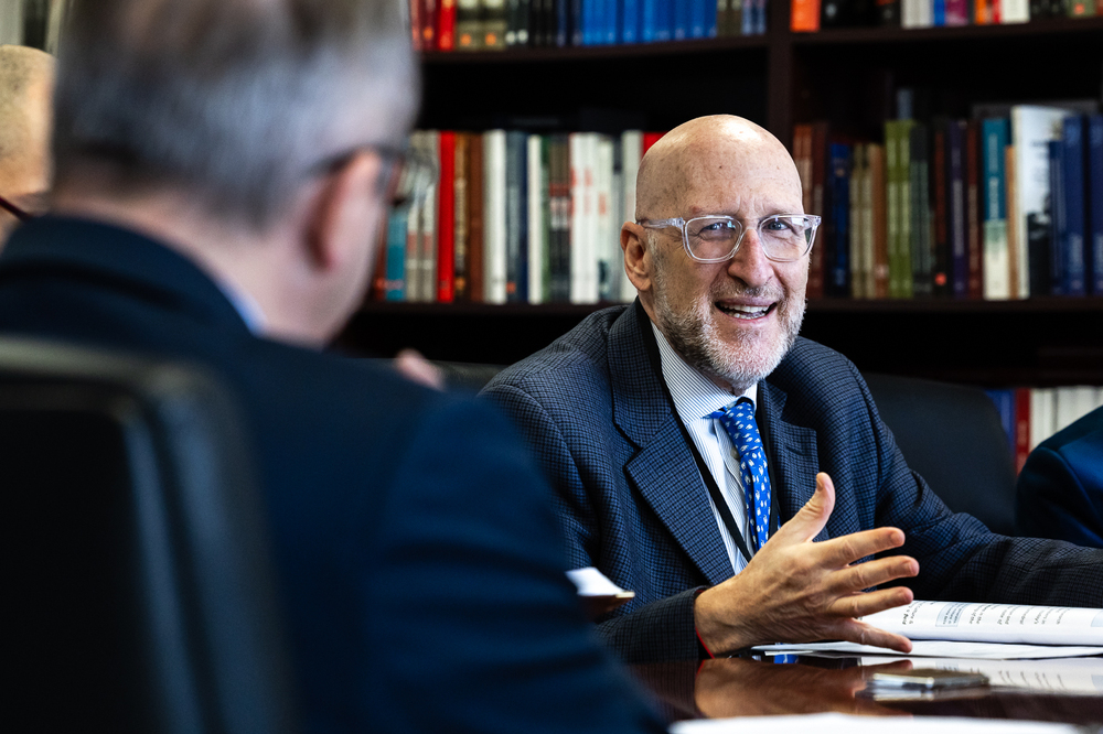 Wizyta ambasadora Republiki Włoskiej w IPN. Na zdj. ambasador Republiki Włoskiej JE Luca Franchetti Pardo – Warszawa, 9 lutego 2026. Fot. Sławek Kasper (IPN)