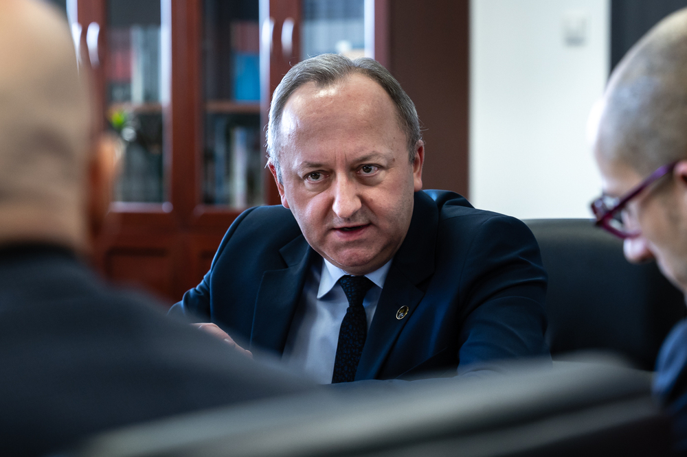 Wizyta ambasadora Republiki Włoskiej w IPN. Na zdj. zastępca prezesa IPN dr hab. Karol Polejowski – Warszawa, 9 lutego 2026. Fot. Sławek Kasper (IPN)