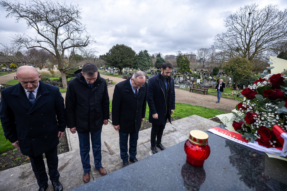Przedstawiciele IPN z wizytą w Londynie – 21 lutego 2026. Pomnik Katyński na Cmentarzu Gunnersbury. Fot. Sławek Kasper (IPN)
