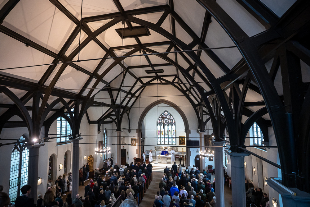 Przedstawiciele IPN z wizytą w Londynie – 22 lutego 2026. Msza św. w parafii pw. NMP Matki Kościoła na Ealingu. Fot. Sławek Kasper (IPN)