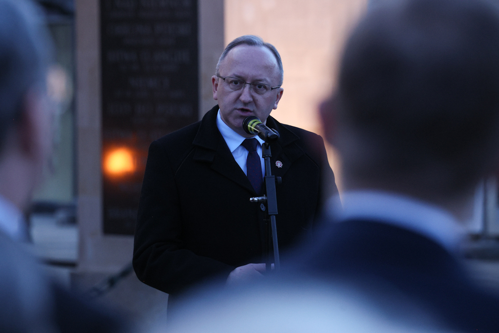 Upamiętniliśmy Żołnierzy Niezłomnych. Na zdj. zastępca prezesa IPN dr hab. Karol Polejowski – Warszawa, 28 lutego 2026. Fot. Sławek Kasper (IPN)