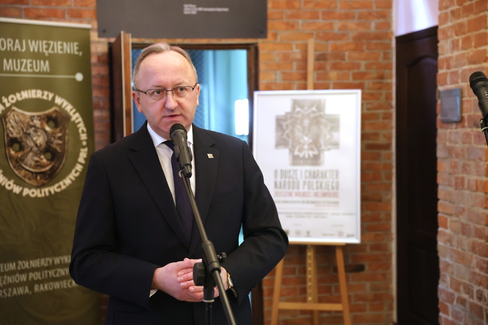 Zaprezentowaliśmy wystawę „O duszę i charakter Narodu Polskiego. Zrzeszenie Wolność i Niezawisłość”. Na zdj. zastępca prezesa IPN dr hab. Karol Polejowski – Warszawa, 1 marca 2026. Fot. Dariusz Skrzyniarz (IPN)