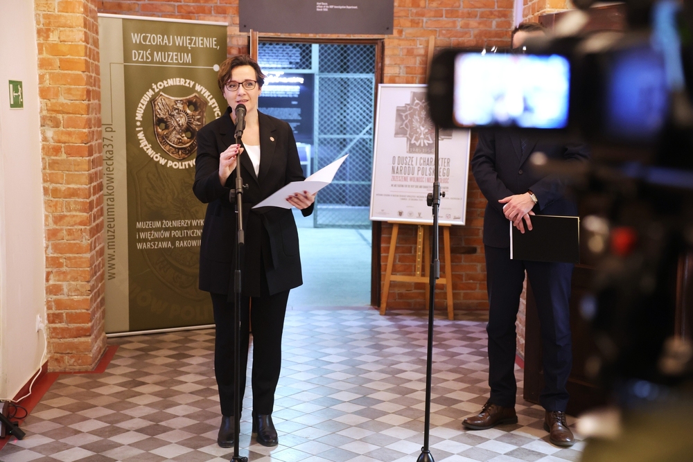 Zaprezentowaliśmy wystawę „O duszę i charakter Narodu Polskiego. Zrzeszenie Wolność i Niezawisłość”. Na zdj. dyrektor Muzeum Żołnierzy Wyklętych i Więźniów Politycznych PRL Adrianna Garnik – Warszawa, 1 marca 2026. Fot. Dariusz Skrzyniarz (IPN)