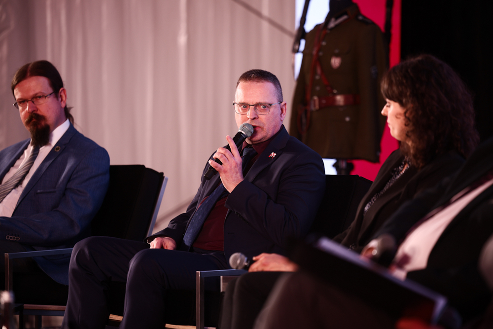 Pierwszy dzień II Kongresu Pamięci Żołnierzy Wyklętych, panel dyskusyjny „Historia żywa – rola grup rekonstrukcyjnych w edukacji o Wyklętych”, Warszawa – 7 marca 2026 r., fot. Sławomir Kasper (IPN)