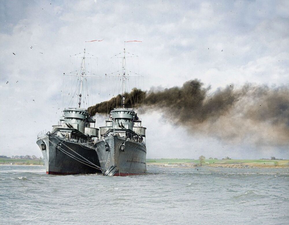 Polskie niszczyciele ORP Grom i ORP Błyskawica po przybyciu do Wielkiej Brytanii, wrzesień 1939 r.(fot. Imperial War Musem) sygn. HU_076126