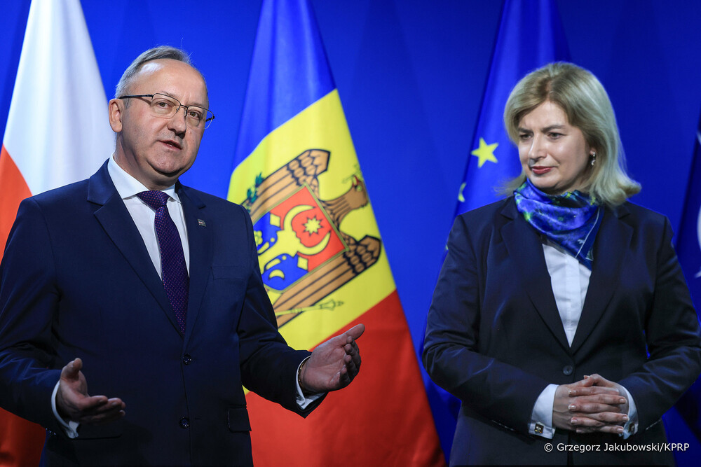 Wizyta delegacji IPN w Mołdawii – 9 marca 2026. Na zdj. od lewej zastępca prezesa IPN dr hab. Karol Polejowski, minister Agnieszka Jędrzak. Fot. Grzegorz Jakubowski (KPRP)