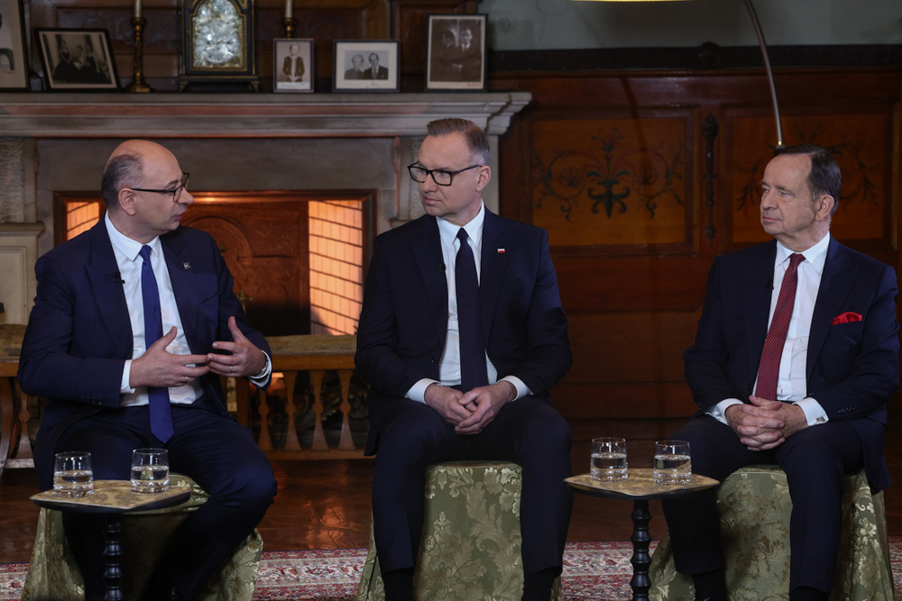 10. rocznica otwarcia Muzeum Polaków Ratujących Żydów im. Rodziny Ulmów w Markowej – 17 marca 2026. Na zdj. od lewej zastępca prezesa IPN dr Mateusz Szpytma, były Prezydent RP Andrzej Duda, Marszałek Województwa Podkarpackiego Władysław Ortyl. Fot. Sławek Kasper (IPN)