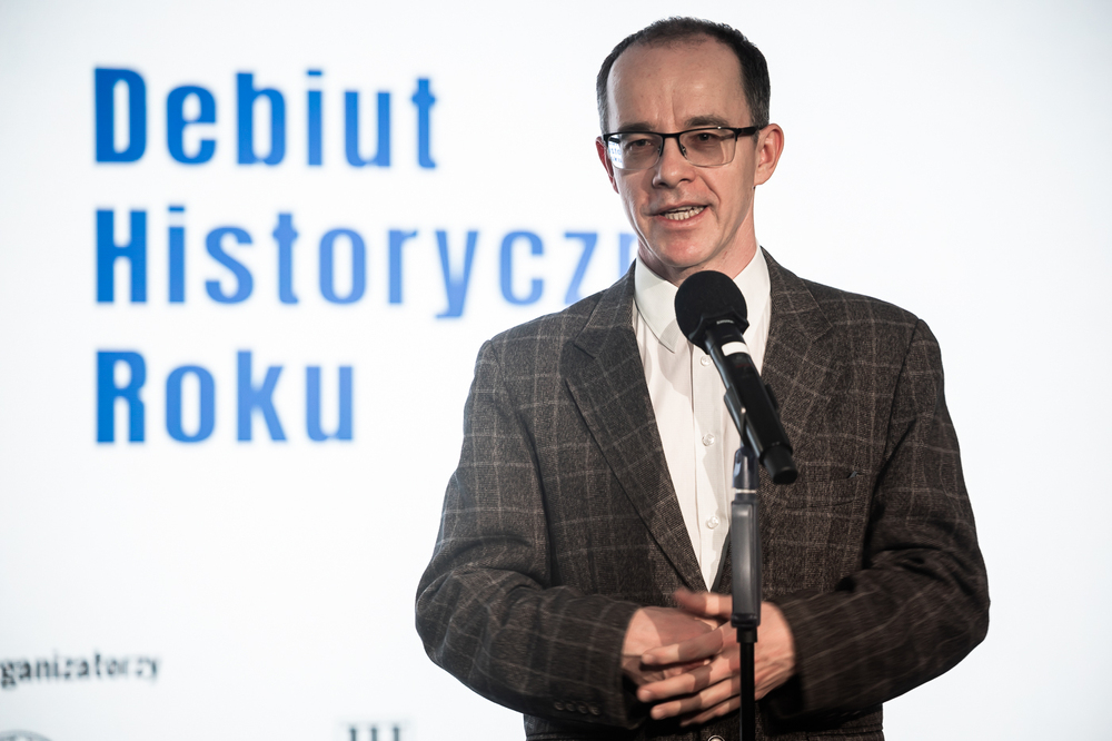 Gala wręczenia nagród konkursu „Debiut Historyczny Roku im. Władysława Pobóg-Malinowskiego” – Warszawa, 19 marca 2026. Na zdj. dr hab. prof. IH PAN Bartosz Kaliski. Fot. Sławek Kasper (IPN)