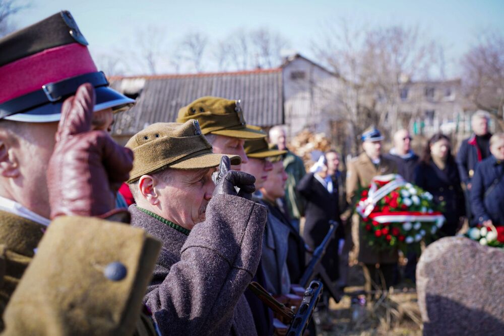 Poświęcenie pomnika nagrobnego Napoleona Ciukszy Waligóry – Powiewiórka, 21 marca 2026. Fot. Mateusz Niegowski (IPN)