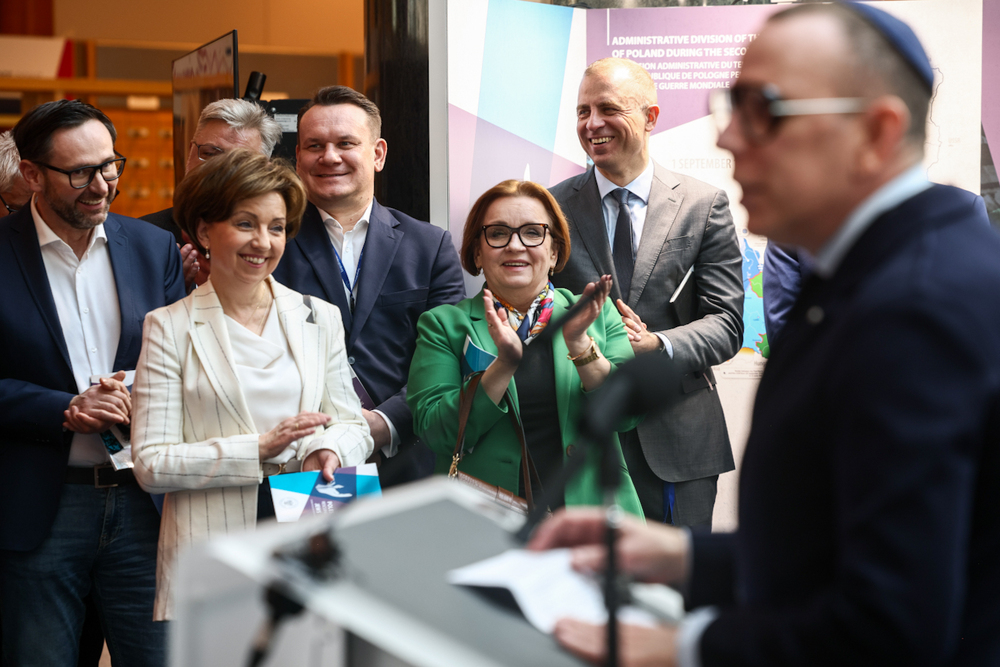 W Parlamencie Europejskim opowiedzieliśmy o Polakach ratujących Żydów w czasie II wojny światowej – Bruksela, 24 marca 2026. Fot. Sławek Kasper (IPN)