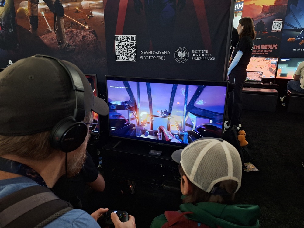 Pierwszy dzień PAX East. „Lotnicy” odwiedzają Boston – 26-28 marca 2026. Fot. Aleksander Kiryłów (IPN)