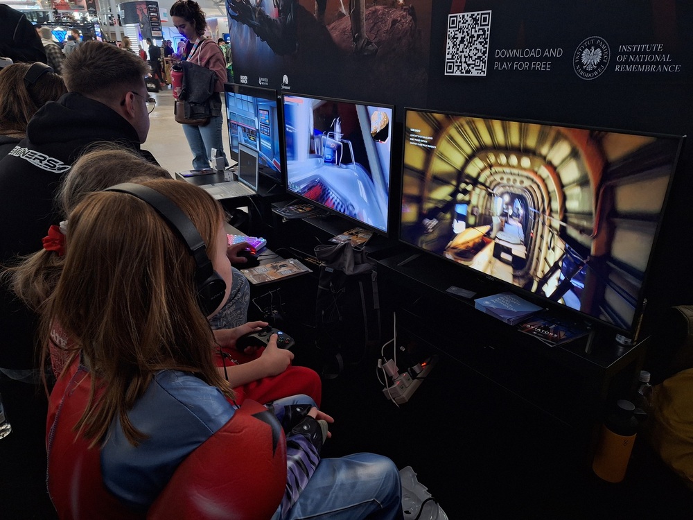 „Lotnicy” opuszczają Boston. PAX East zakończony – 26–29 marca 2026. Fot. Aleksander Kiryłów (IPN)