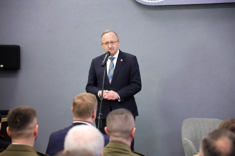 W hołdzie niezłomnemu generałowi Stanisławowi Maczkowi. Na zdj. zastępca prezesa IPN dr hab. Karol Polejowski – Rzeszów, 31 marca 2026. Fot. Dariusz Skrzyniarz (IPN)