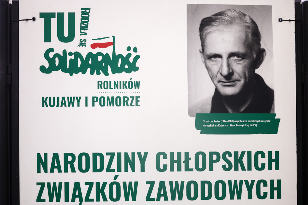 Wystawa IPN „TU rodziła się »Solidarność« rolników” oraz publikacje Wydawnictwa IPN poświęcone ruchowi ludowemu prezentowane podczas Europejskiego Forum Rolniczego – Jasionka, 1 kwietnia 2026. Fot. Sławek Kasper (IPN)