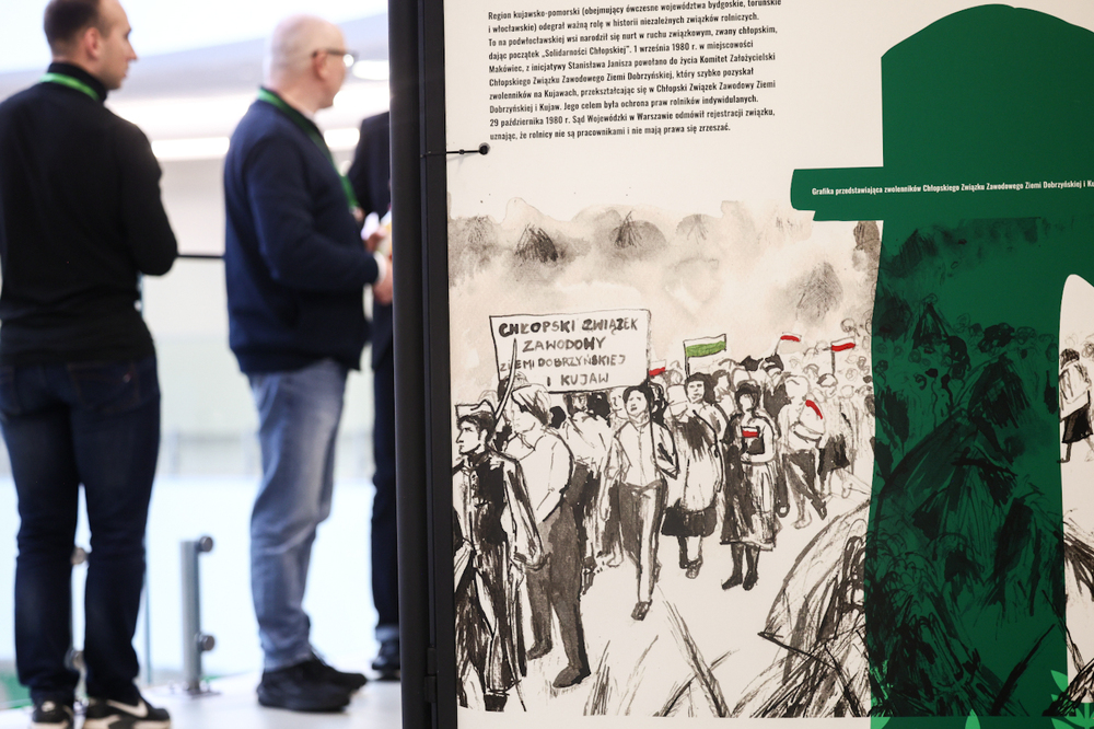 Wystawa IPN „TU rodziła się »Solidarność« rolników” oraz publikacje Wydawnictwa IPN poświęcone ruchowi ludowemu prezentowane podczas Europejskiego Forum Rolniczego – Jasionka, 1 kwietnia 2026. Fot. Sławek Kasper (IPN)