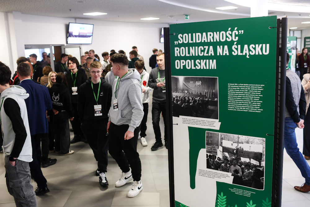 Wystawa IPN „TU rodziła się »Solidarność« rolników” oraz publikacje Wydawnictwa IPN poświęcone ruchowi ludowemu prezentowane podczas Europejskiego Forum Rolniczego – Jasionka, 1 kwietnia 2026. Fot. Sławek Kasper (IPN)