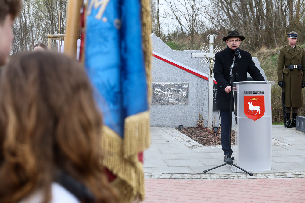 Upamiętniliśmy romskie ofiary niemieckiej zbrodni – Karczew, 8 kwietnia 2026. Na zdj. zastępca prezesa IPN dr Mateusz Szpytma. Fot. Sławek Kasper (IPN)