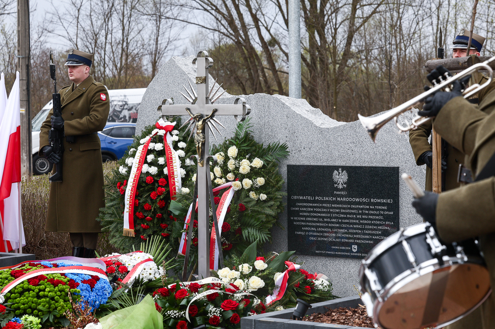 Upamiętniliśmy romskie ofiary niemieckiej zbrodni – Karczew, 8 kwietnia 2026. Fot. Sławek Kasper (IPN)
