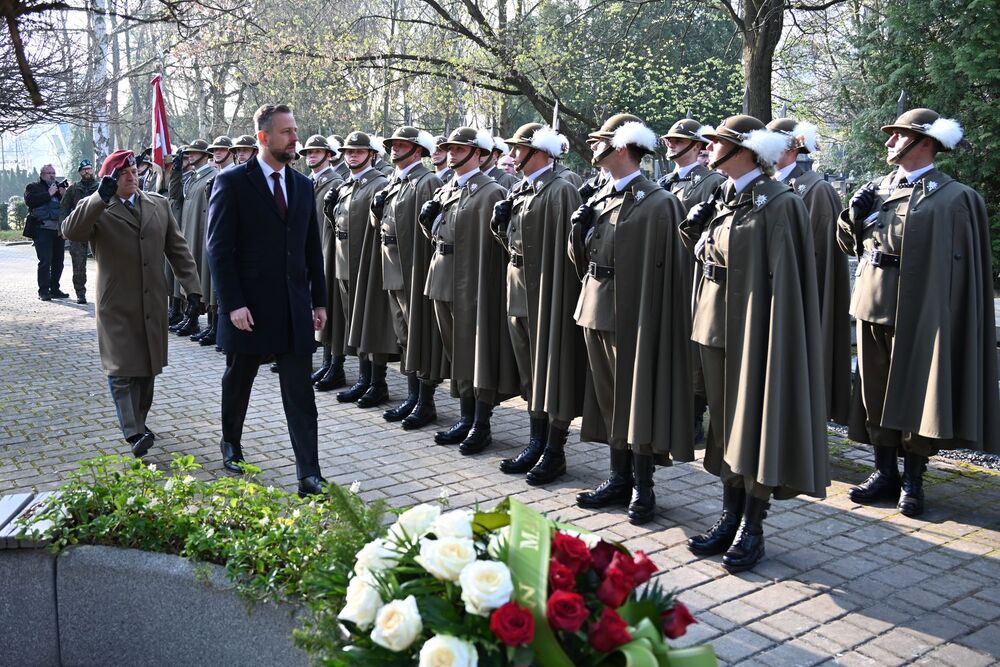 Uroczystości upamiętniające ofiary katastrofy smoleńskiej. Na zdj. wicepremier RP, minister obrony narodowej Władysław Kosiniak-Kamysz – Kraków, 10 kwietnia 2026. Fot. Janusz Ślęzak (IPN)