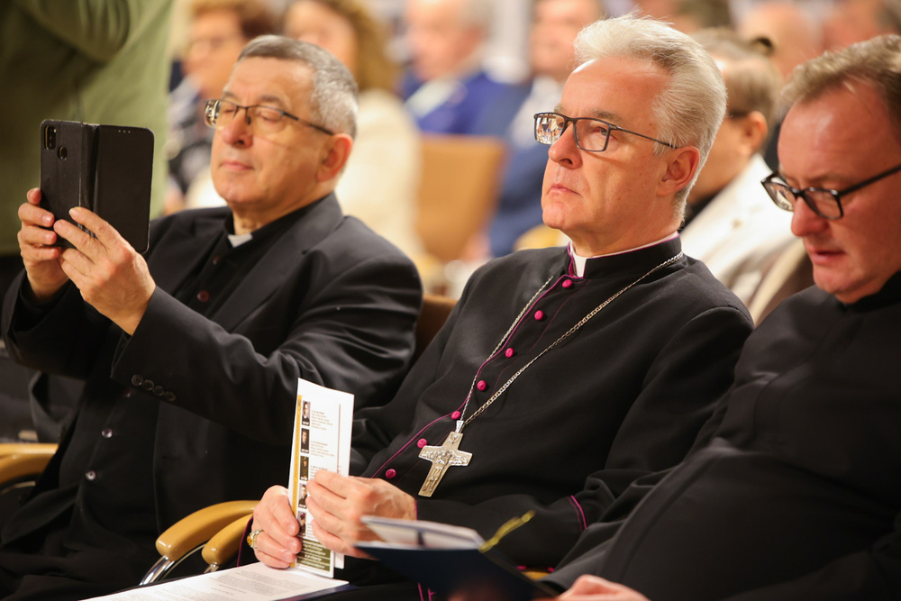 Uroczystości w hołdzie kapelanom katyńskim – Warszawa, 11.04.2026. Konferencja „Las lasem zostanie – Kapelani Katyńscy: pamięć i przyszłość”. Fot. Dariusz Skrzyniarz (IPN)