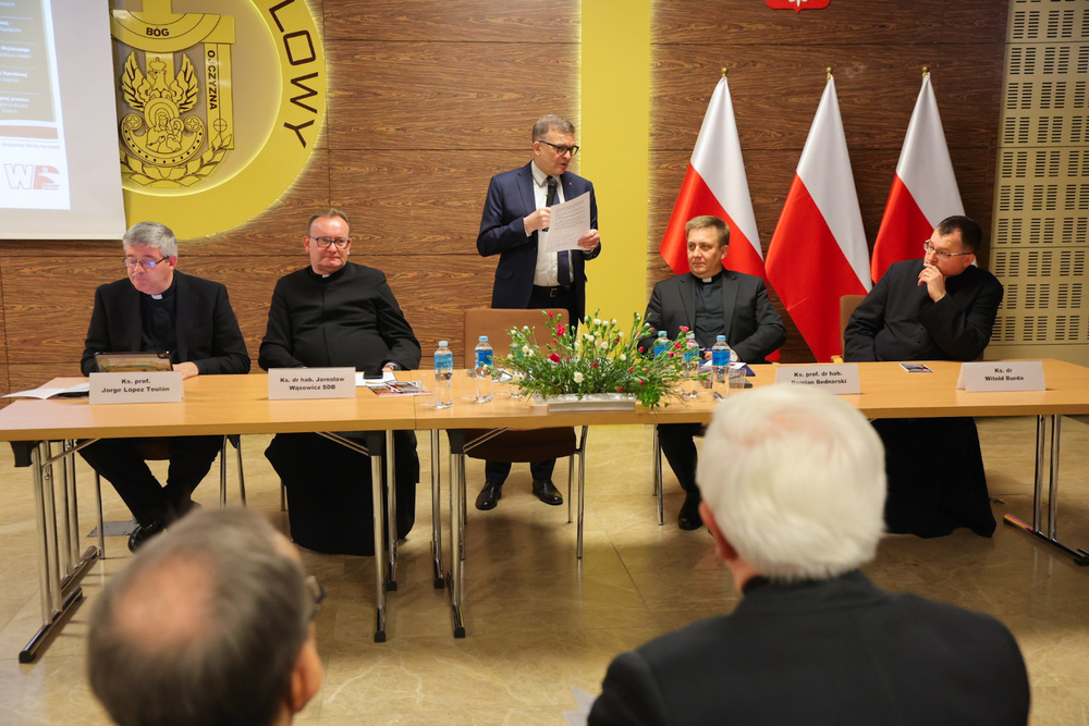 Uroczystości w hołdzie kapelanom katyńskim – Warszawa, 11.04.2026. Konferencja „Las lasem zostanie – Kapelani Katyńscy: pamięć i przyszłość”. Fot. Dariusz Skrzyniarz (IPN)