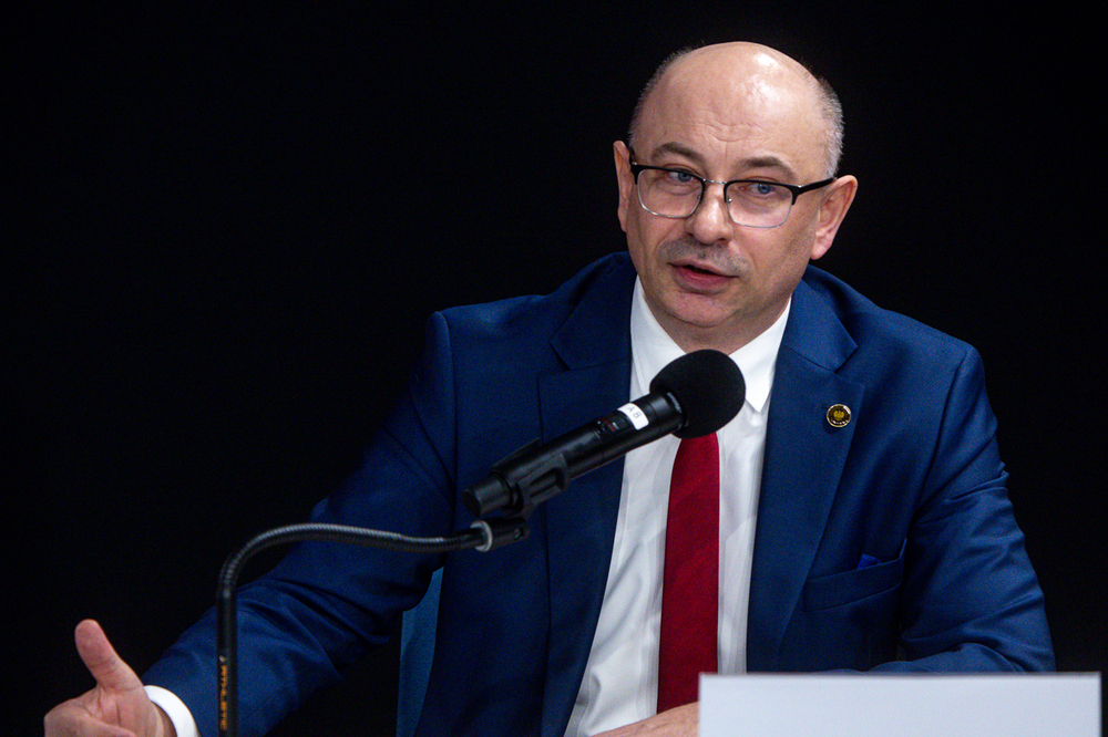 Przesłuchanie kandydatów na stanowisko Prezesa Instytutu Pamięci Narodowej. Na zdj. dr Mateusz Szpytma – 14 kwietnia 2026. Fot. Sławek Kasper (IPN)