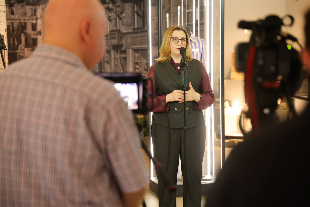 „Pamięć nie na sprzedaż” – konferencja prasowa IPN o ochronie materialnych śladów przeszłości. Na zdj. dyrektor Archiwum IPN Marzena Kruk – 16 kwietnia 2026. Fot. Dariusz Skrzyniarz (IPN)