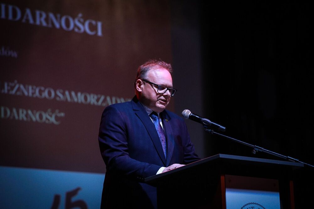 Spotkanie Dam i Kawalerów Krzyża Wolności i Solidarności – Białystok, 23.04.2026. Przemawia dyrektor białostockiego Oddziału IPN dr hab. Krzysztof Sychowicz. Fot. Paula Prudziłowicz (IPN)