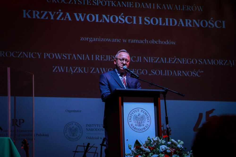 Spotkanie Dam i Kawalerów Krzyża Wolności i Solidarności – Białystok, 23.04.2026. Przemawia zastępca prezesa IPN dr hab. Karol Polejowski. Fot. Paula Prudziłowicz (IPN)