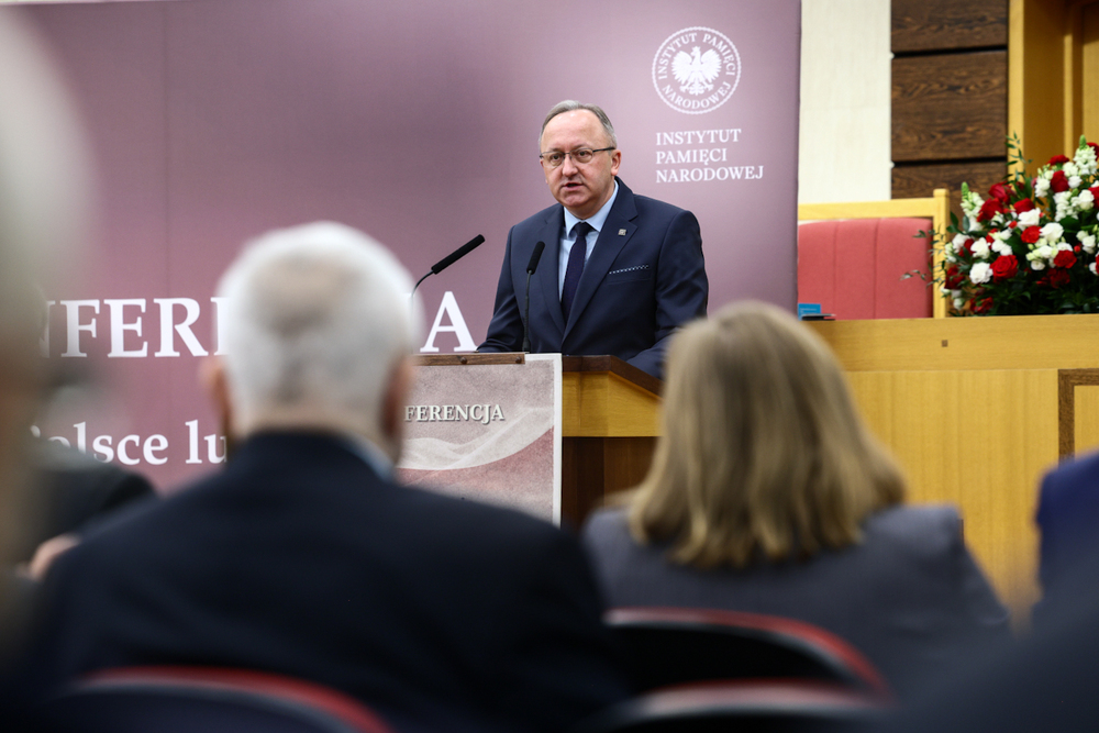 Konferencja „Sędziowie w Polsce ludowej 1944–1989”. Na zdj. zastępca prezesa IPN dr hab. Karol Polejowski  – Warszawa, 24 kwietnia 2026. Fot. Sławek Kasper (IPN)