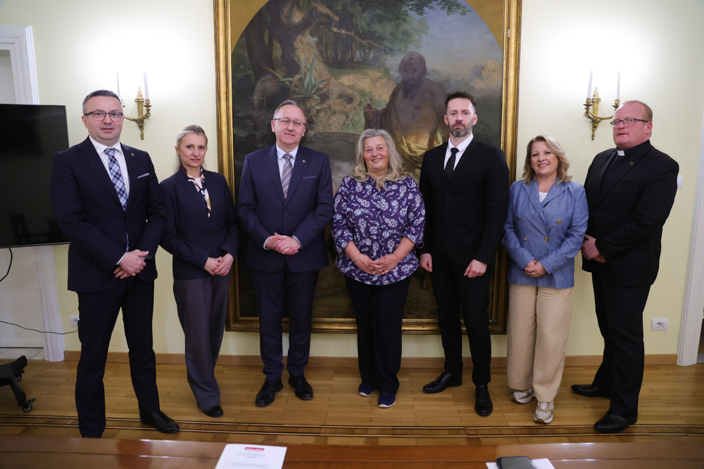 Spotkanie z dyrektor z Sobotniej Szkoły Kultury i Języka Polskiego w Lago Patria i prezes Stowarzyszenia „Instytut dla Polonii” – Watykan, 30 kwietnia 2026. Fot. Dariusz Skrzyniarz (IPN)
