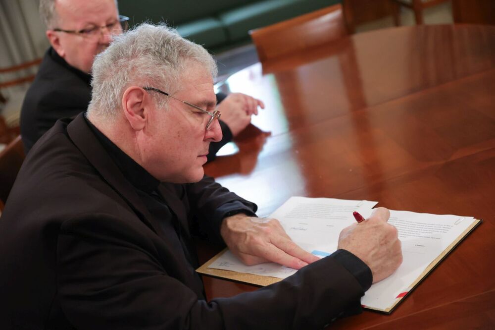 Przedstawiciele IPN, Papieskiego Uniwersytetu Gregoriańskiego i Papieskiego Komitetu Nauk Historycznych podpisali umowę o współpracy – Watykan, 30 kwietnia 2026. Fot. Dariusz Skrzyniarz (IPN)