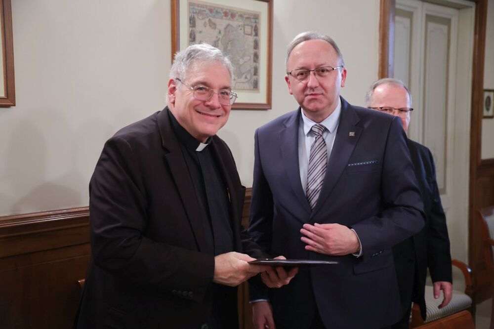 Przedstawiciele IPN, Papieskiego Uniwersytetu Gregoriańskiego i Papieskiego Komitetu Nauk Historycznych podpisali umowę o współpracy – Watykan, 30 kwietnia 2026. Fot. Dariusz Skrzyniarz (IPN)