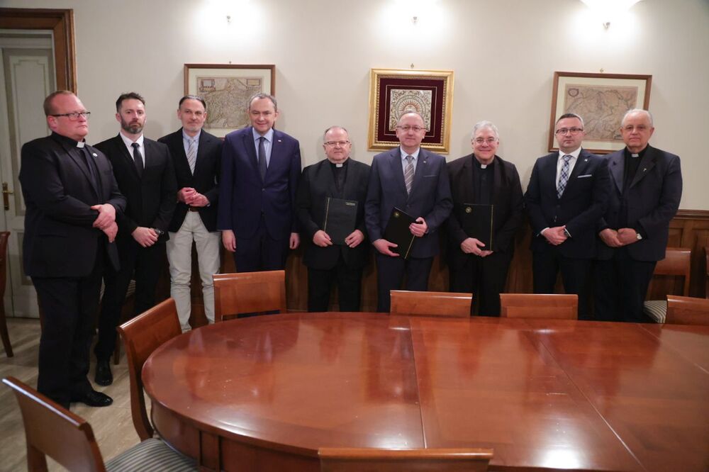 Przedstawiciele IPN, Papieskiego Uniwersytetu Gregoriańskiego i Papieskiego Komitetu Nauk Historycznych podpisali umowę o współpracy – Watykan, 30 kwietnia 2026. Fot. Dariusz Skrzyniarz (IPN)