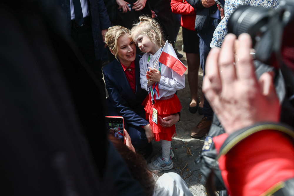 Uroczyste odsłonięcie pomnika upamiętniającego ofiary niemieckiego obozu koncentracyjnego w Chojnie – 30 kwietnia 2026. Fot. Sławek Kasper (IPN)