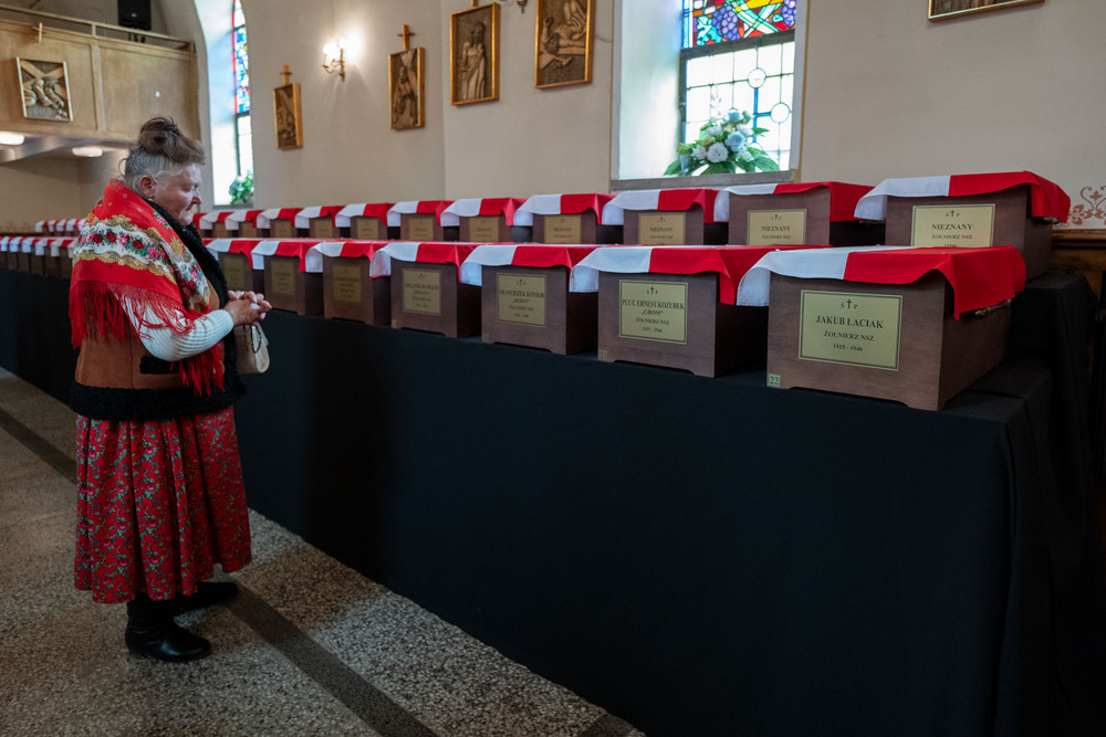 Ceremonia pogrzebowa szczątków żołnierzy NSZ zgrupowania kpt. Henryka Flamego „Bartka” i otwarcie Cmentarza Wojennego – Kamesznica, 7 maja 2026. Fot. Krzysztof Łojko (IPN)