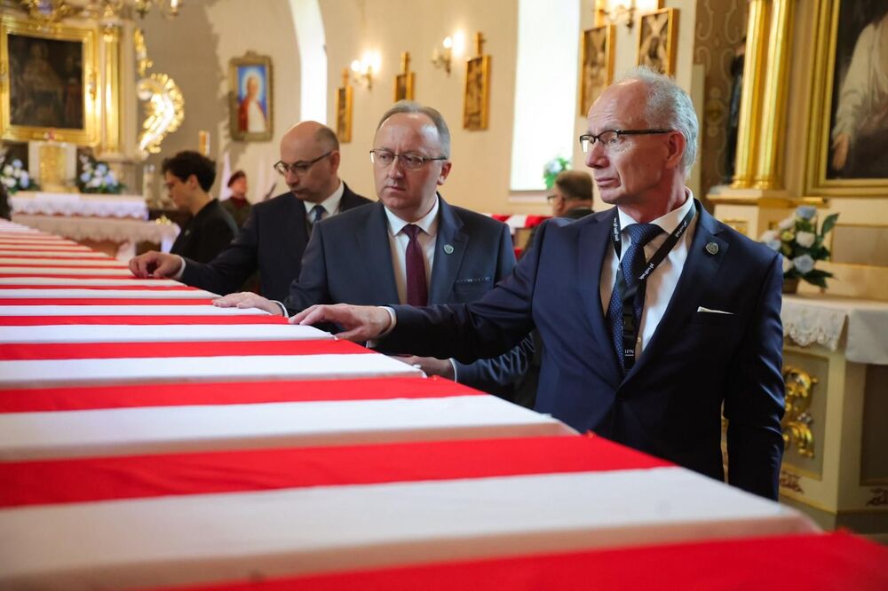 Ceremonia pogrzebowa szczątków żołnierzy NSZ zgrupowania kpt. Henryka Flamego „Bartka” i otwarcie Cmentarza Wojennego – Kamesznica, 7 maja 2026. Fot. Dariusz Skrzyniarz (IPN)
