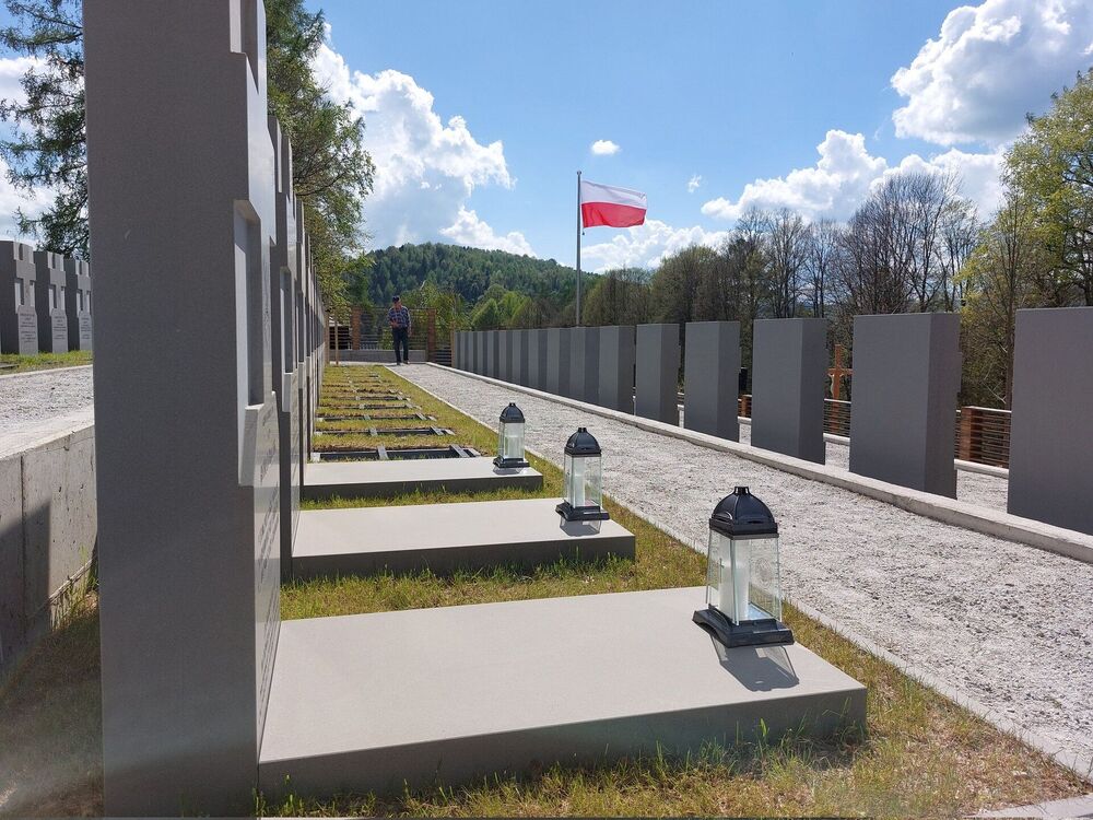 Ceremonia pogrzebowa szczątków żołnierzy NSZ zgrupowania kpt. Henryka Flamego „Bartka” i otwarcie Cmentarza Wojennego – Kamesznica, 7 maja 2026. Fot. Karolina Łuniewska (IPN)