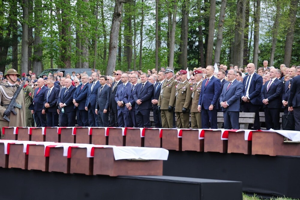 Ceremonia pogrzebowa szczątków żołnierzy NSZ zgrupowania kpt. Henryka Flamego „Bartka” i otwarcie Cmentarza Wojennego – Kamesznica, 7 maja 2026. Fot. Dariusz Skrzyniarz (IPN)