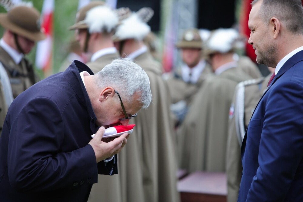 Ceremonia pogrzebowa szczątków żołnierzy NSZ zgrupowania kpt. Henryka Flamego „Bartka” i otwarcie Cmentarza Wojennego – Kamesznica, 7 maja 2026. Fot. Dariusz Skrzyniarz (IPN)