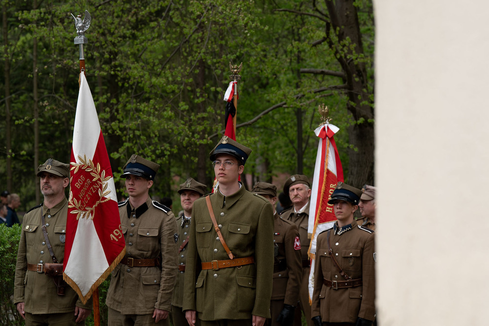 Ceremonia pogrzebowa szczątków żołnierzy NSZ zgrupowania kpt. Henryka Flamego „Bartka” i otwarcie Cmentarza Wojennego – Kamesznica, 7 maja 2026. Fot. Krzysztof Łojko (IPN)