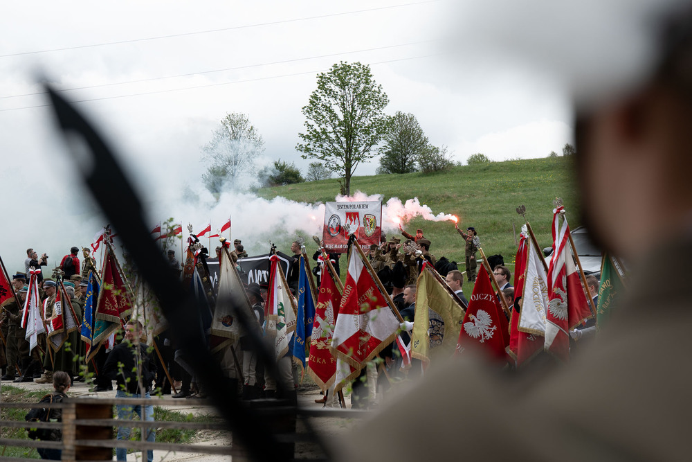 Ceremonia pogrzebowa szczątków żołnierzy NSZ zgrupowania kpt. Henryka Flamego „Bartka” i otwarcie Cmentarza Wojennego – Kamesznica, 7 maja 2026. Fot. Krzysztof Łojko (IPN)